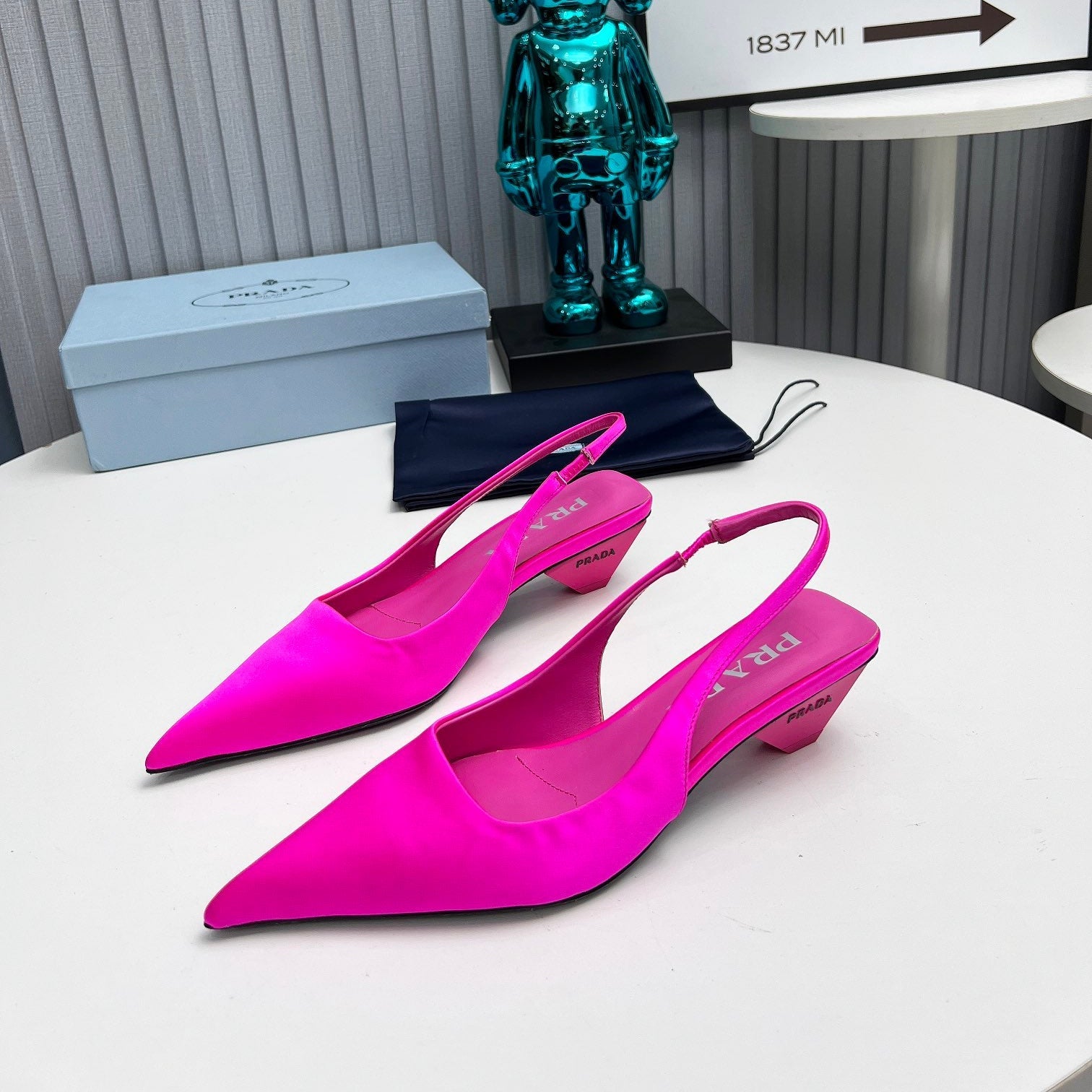 PRADA 26S POINTED TOE SLINGBACK 40MM IN FUCHSIA PINK SATIN