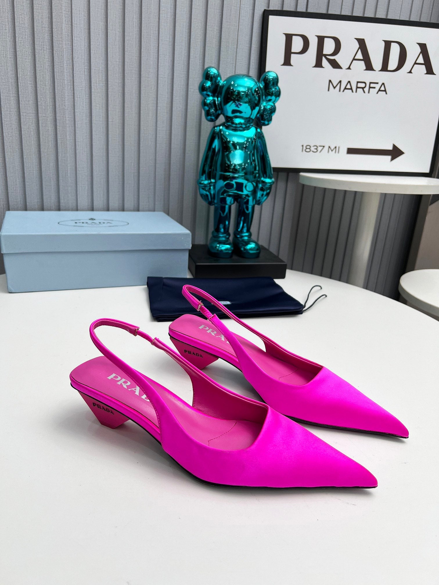 PRADA 26S POINTED TOE SLINGBACK 40MM IN FUCHSIA PINK SATIN
