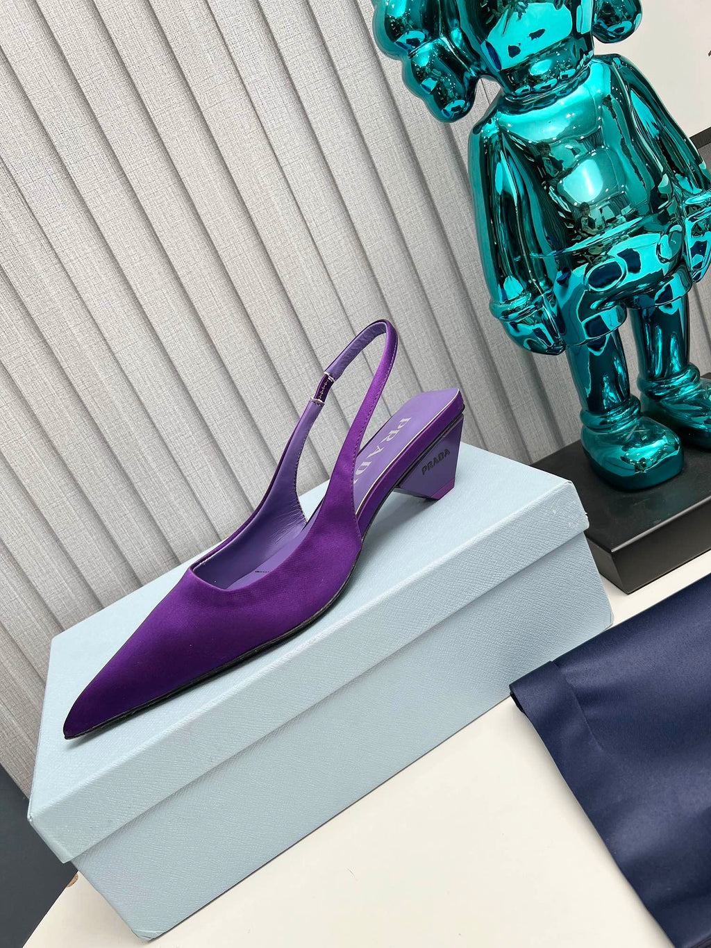 PRADA 26S POINTED TOE SLINGBACK 40MM IN PURPLE SATIN