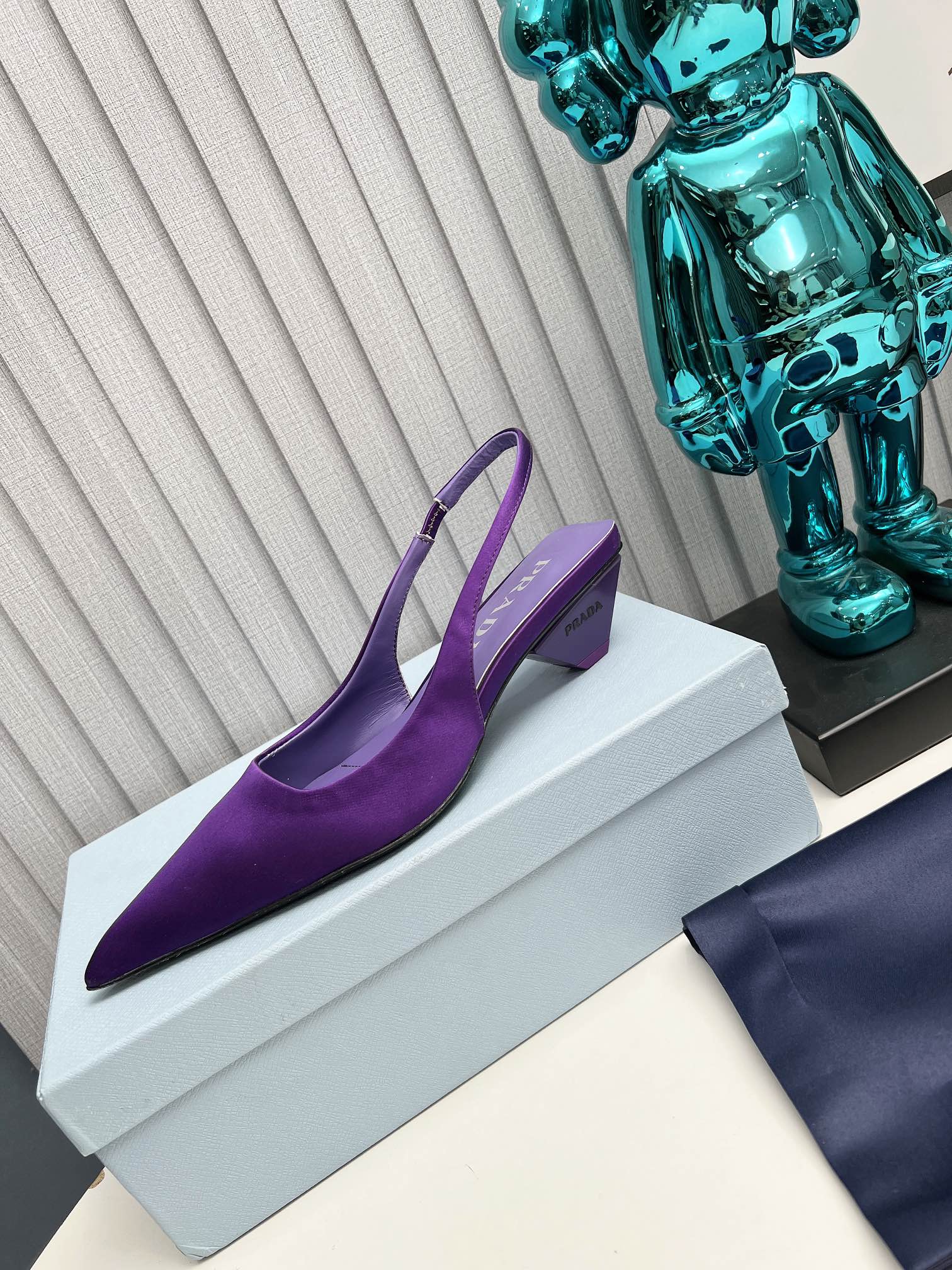 PRADA 26S POINTED TOE SLINGBACK 40MM IN PURPLE SATIN