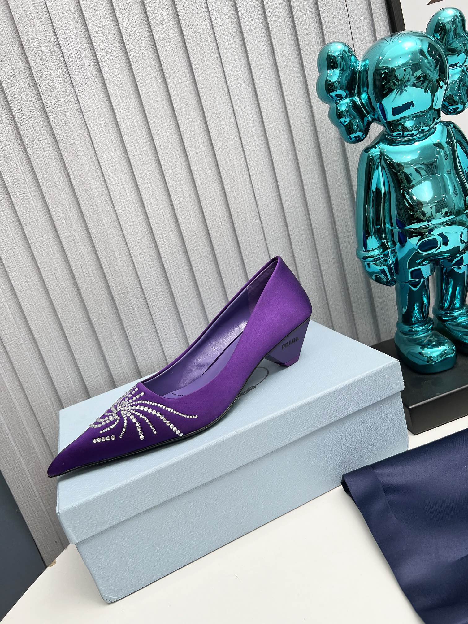 PRADA 26S POINTED TOE PUMPS 40MM IN PURPLE SATIN CRYSTAL EMBELLISHED