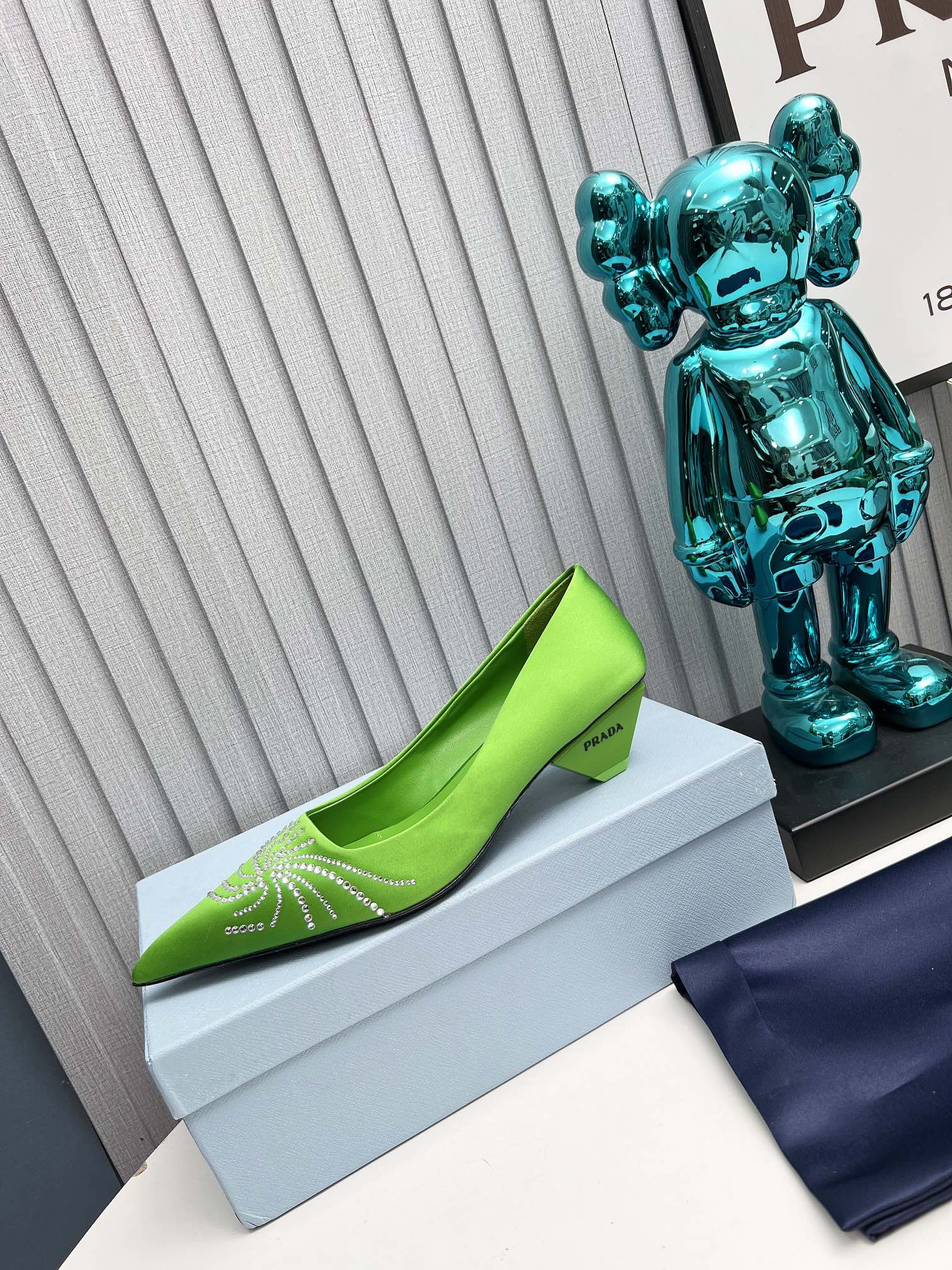 PRADA 26S POINTED TOE PUMPS 40MM IN APPLE GREEN SATIN CRYSTAL EMBELLISHED