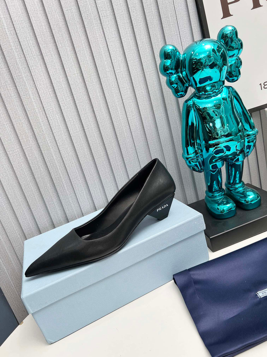 PRADA 26S POINTED TOE PUMPS 40MM IN BLACK CALFSKIN