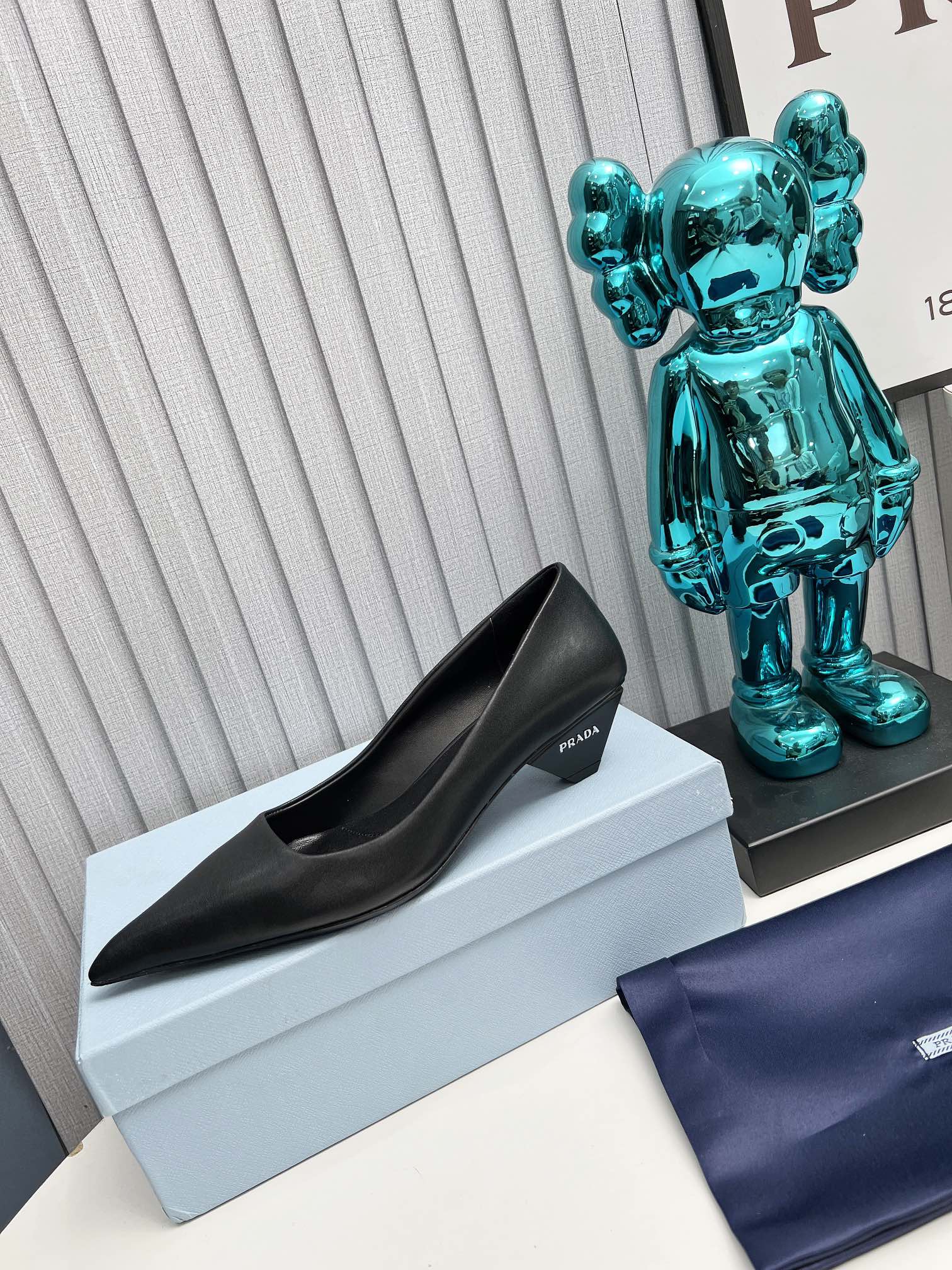 PRADA 26S POINTED TOE PUMPS 40MM IN BLACK CALFSKIN