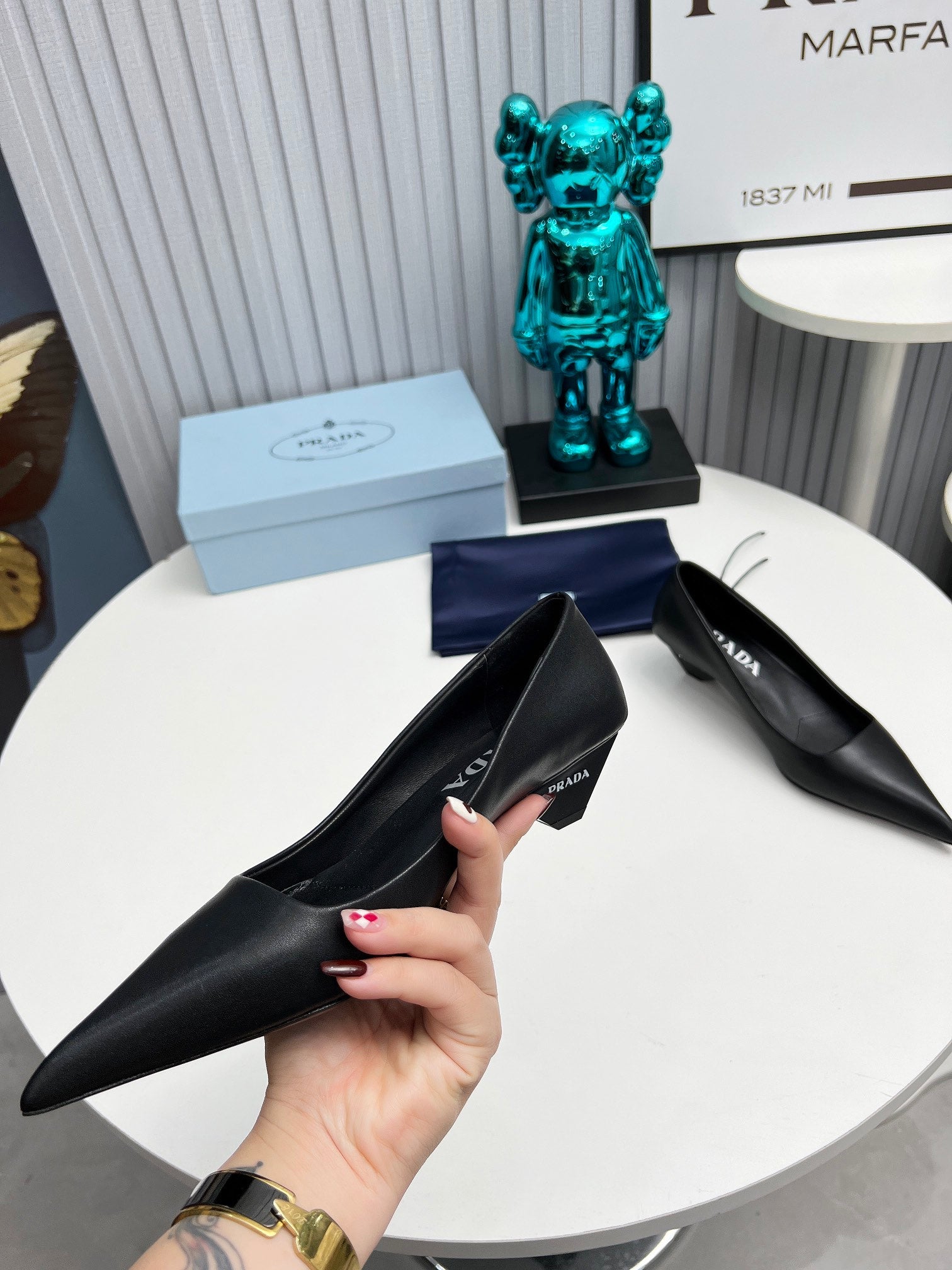PRADA 26S POINTED TOE PUMPS 40MM IN BLACK CALFSKIN