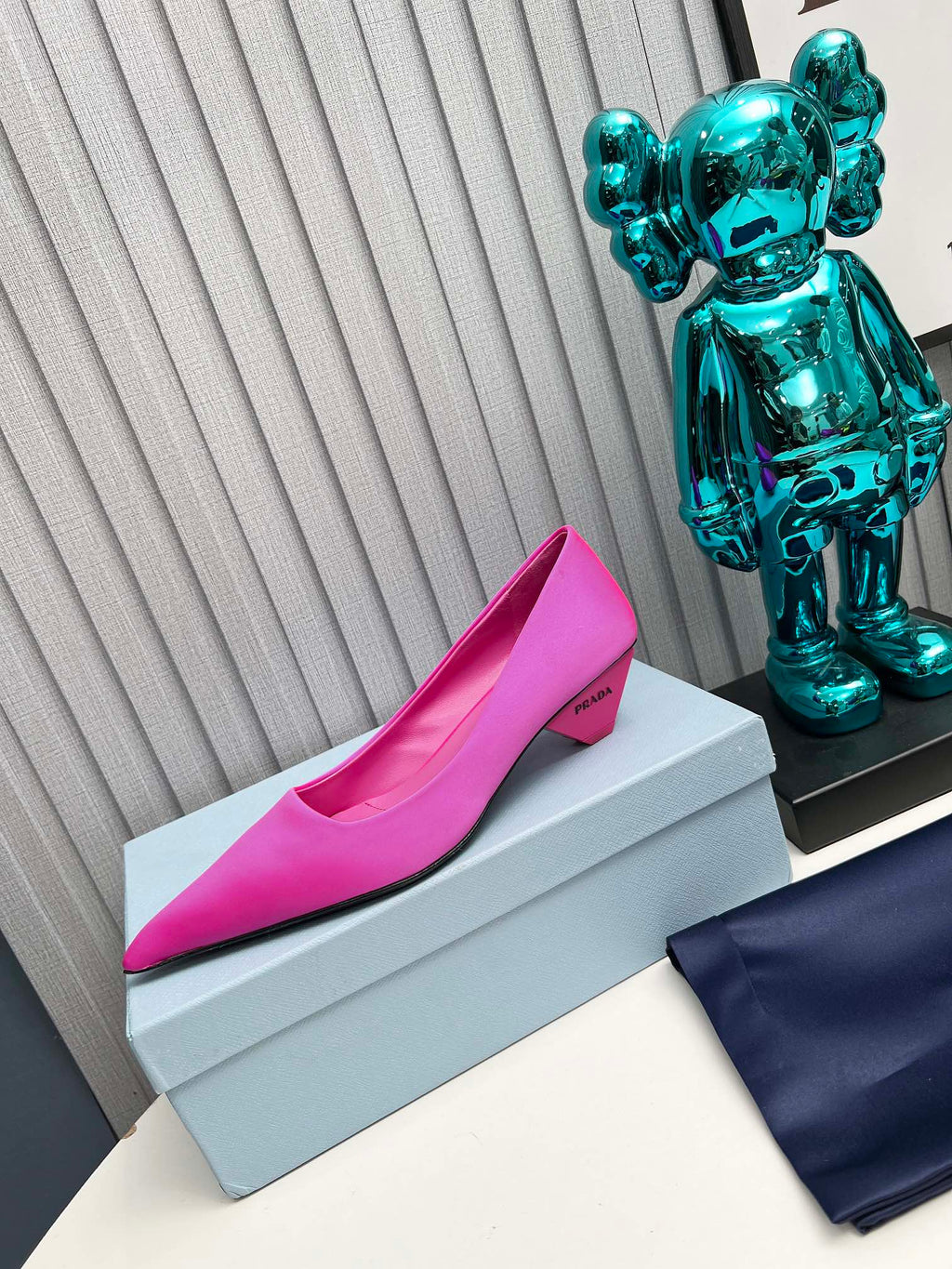 PRADA 26S POINTED TOE PUMPS 40MM IN FUCHSIA PINK SATIN