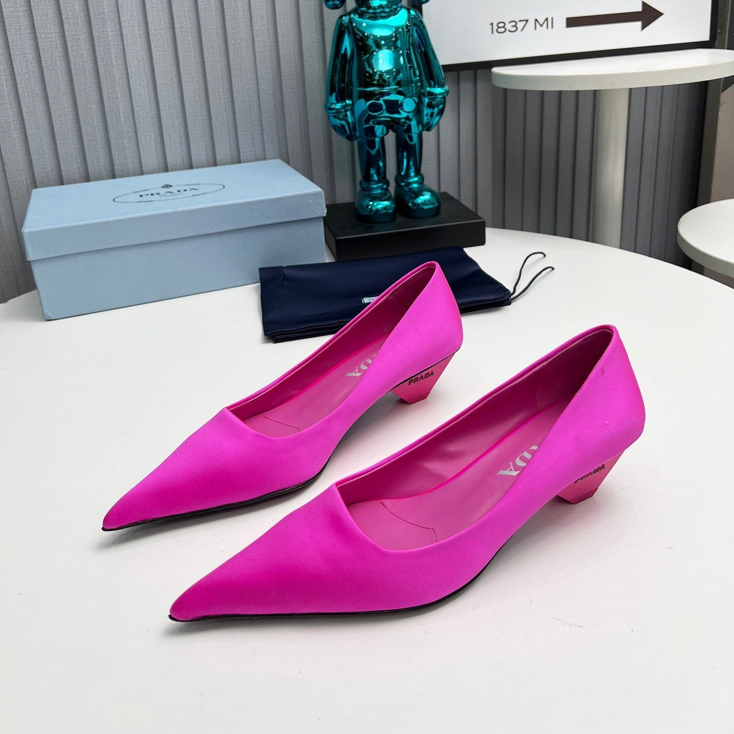 PRADA 26S POINTED TOE PUMPS 40MM IN FUCHSIA PINK SATIN