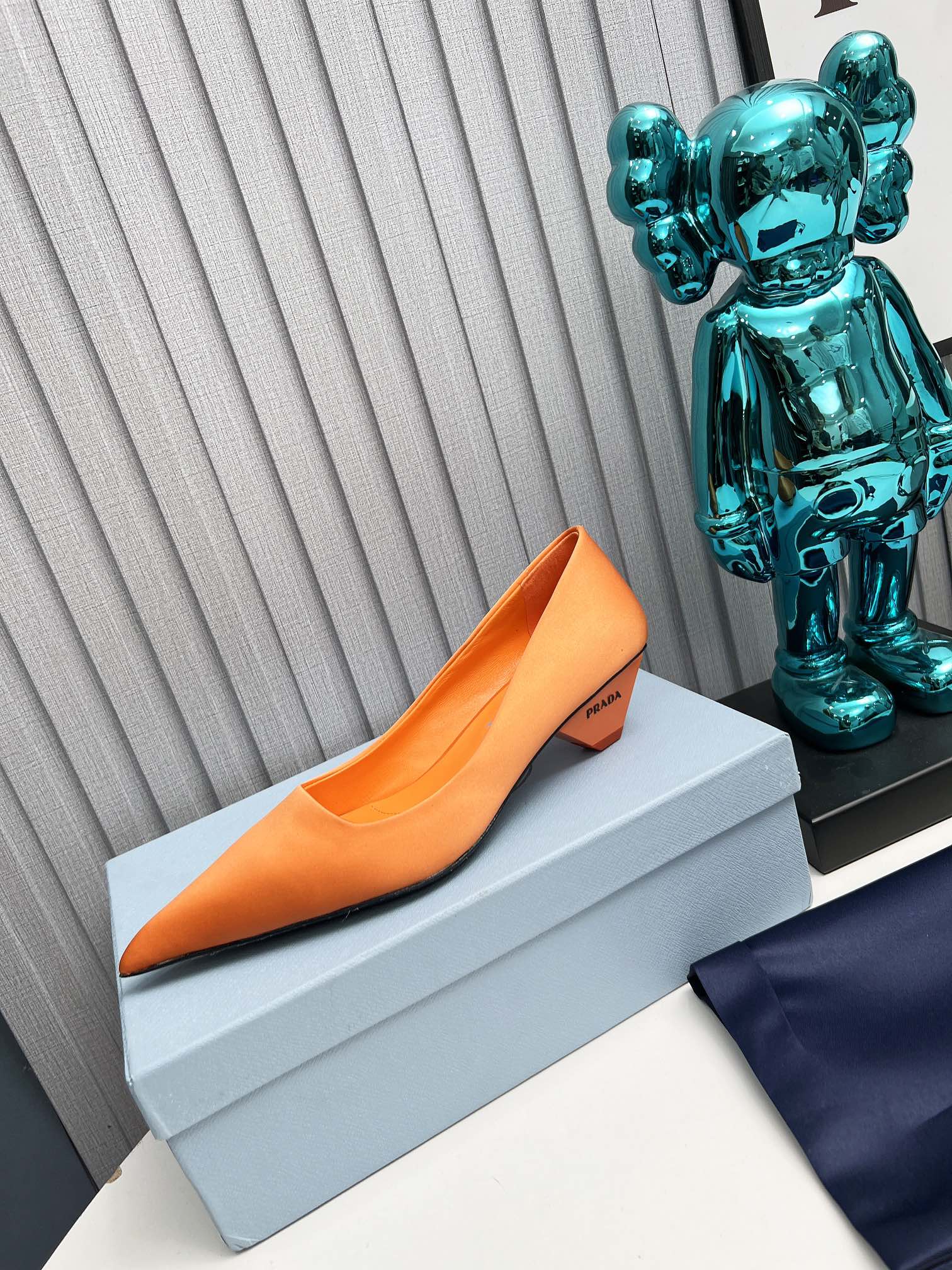 PRADA 26S POINTED TOE PUMPS 40MM IN ORANGE SATIN