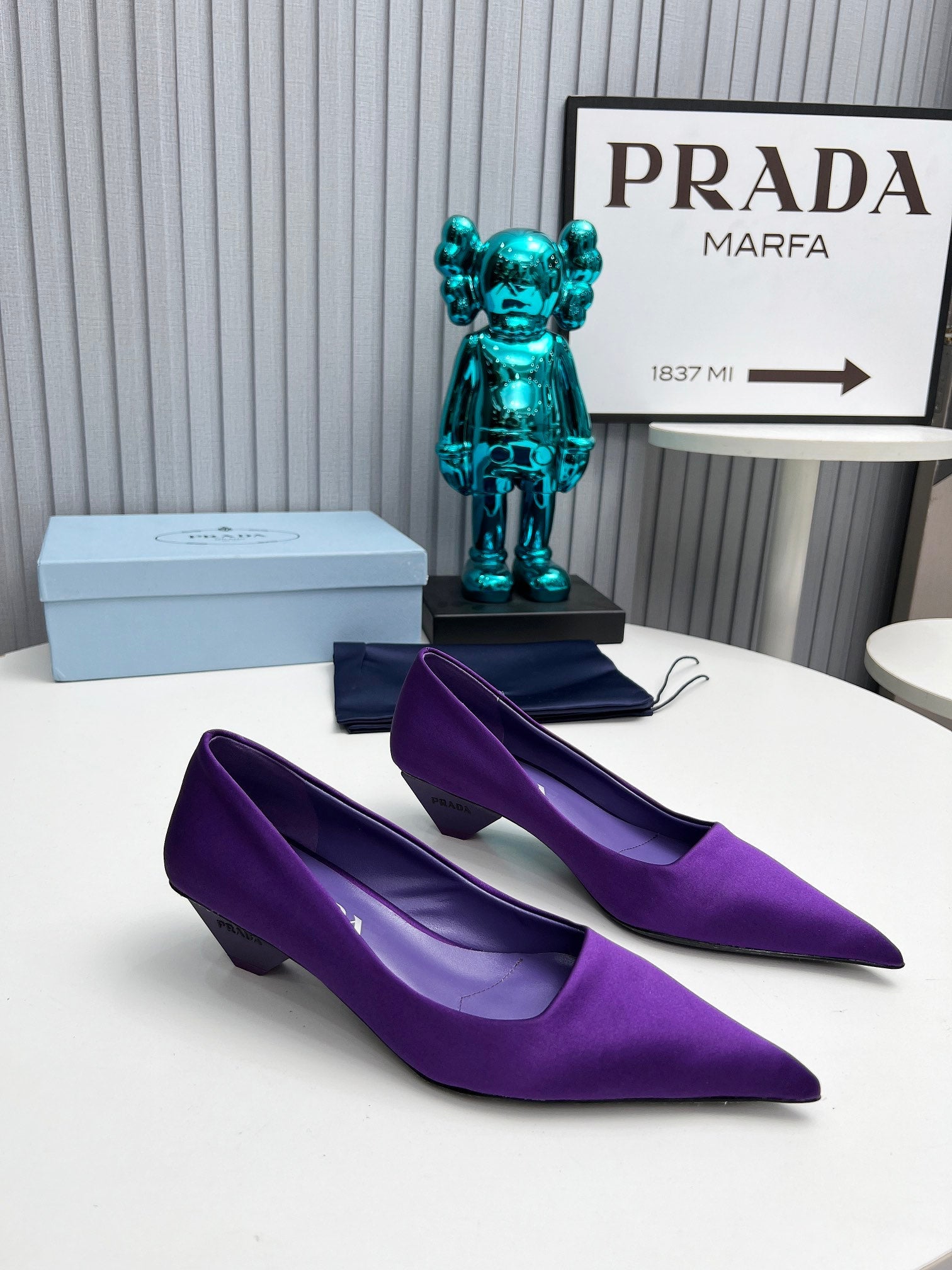 PRADA 26S POINTED TOE PUMPS 40MM IN PURPLE SATIN