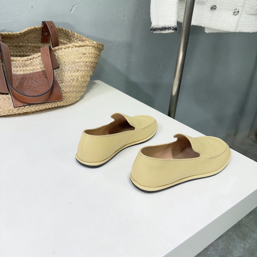 THE ROW 26S CLASSIC LOAFERS IN CAMEL BEIGE CALFSKIN
