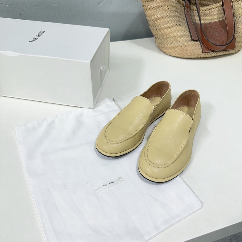 THE ROW 26S CLASSIC LOAFERS IN CAMEL BEIGE CALFSKIN