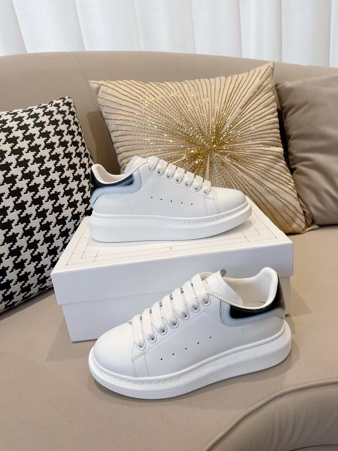 OVERSIZED SNEAKER IN WHITE CALFSKIN WITH GLOSSY BLACK AND WHITE HEEL TAB