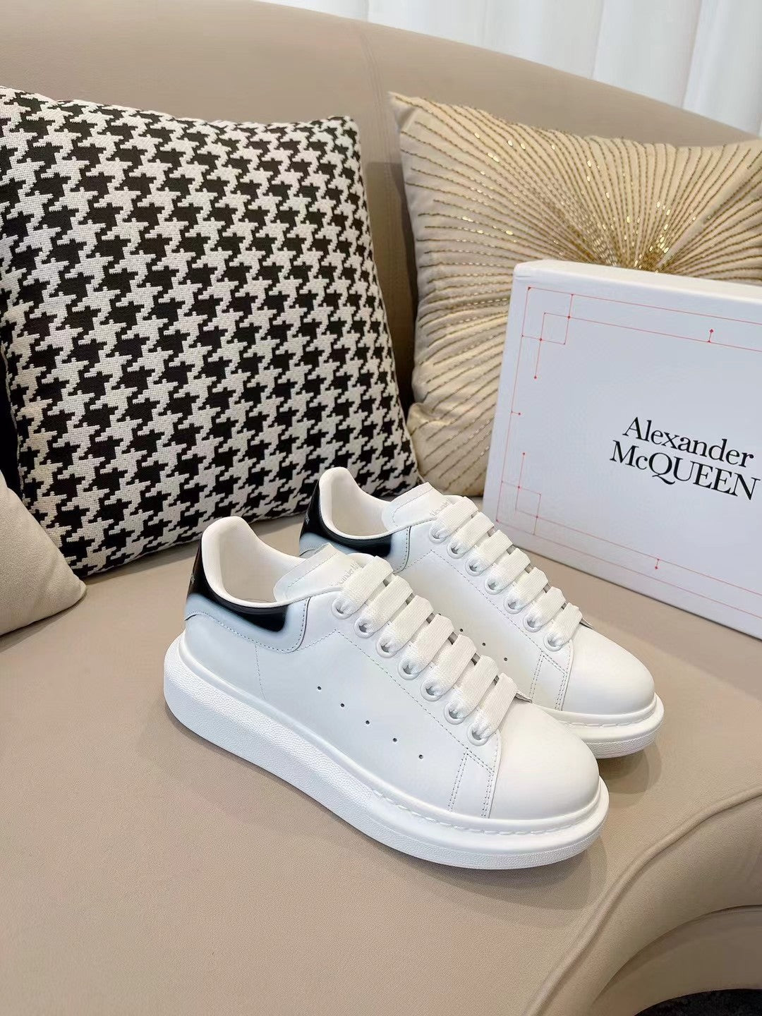 OVERSIZED SNEAKER IN WHITE CALFSKIN WITH GLOSSY BLACK AND WHITE HEEL TAB