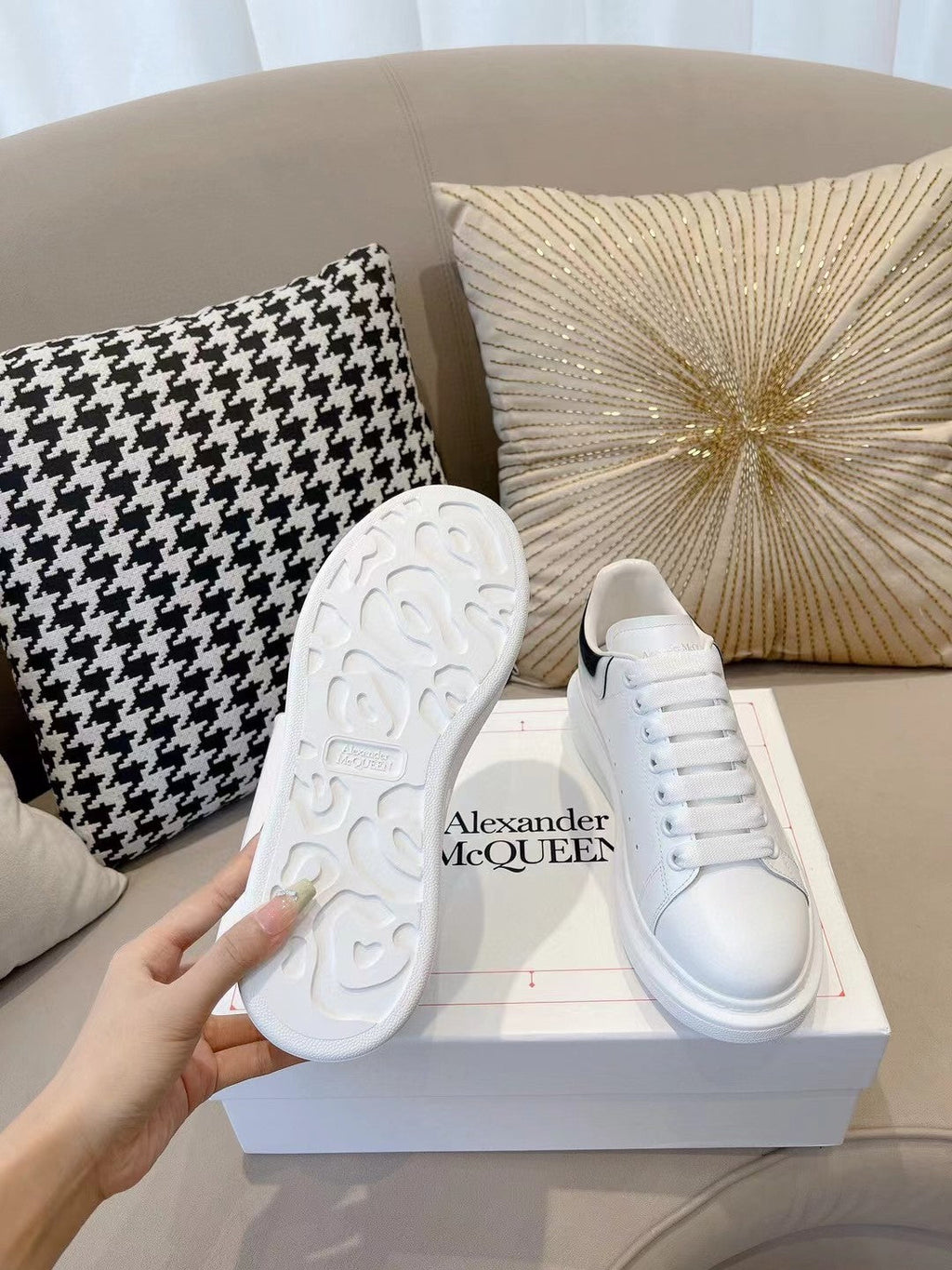OVERSIZED SNEAKER IN WHITE CALFSKIN WITH GLOSSY BLACK AND WHITE HEEL TAB