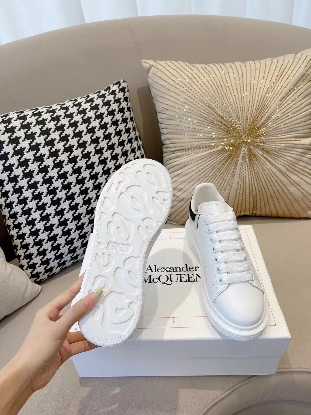 OVERSIZED SNEAKER IN WHITE CALFSKIN WITH GLOSSY BLACK AND WHITE HEEL TAB