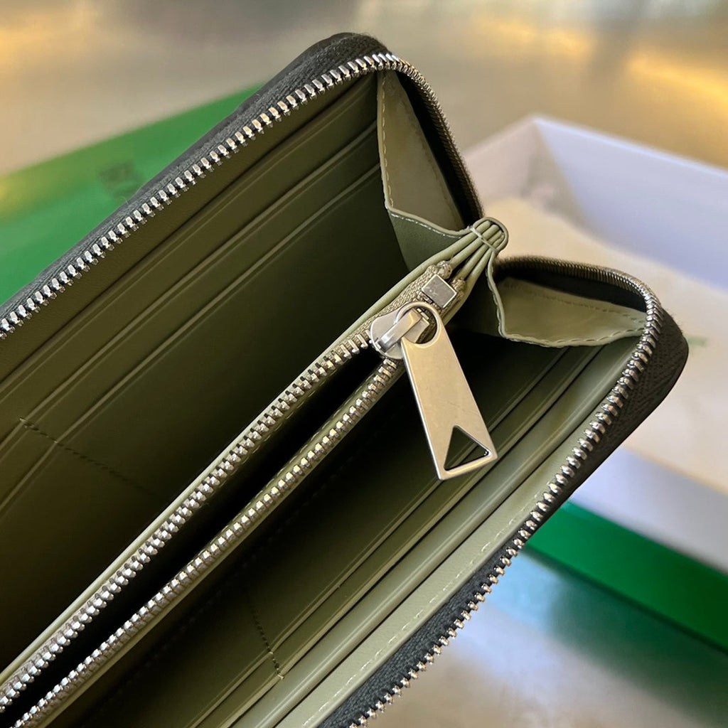 INTRECCIATO 19 WALLET IN DARK BLUE CALFSKIN