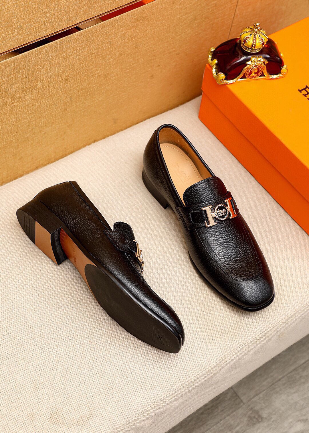 HM GOLD H-BUCKLE LOAFER BLACK GRAINED CALFSKIN