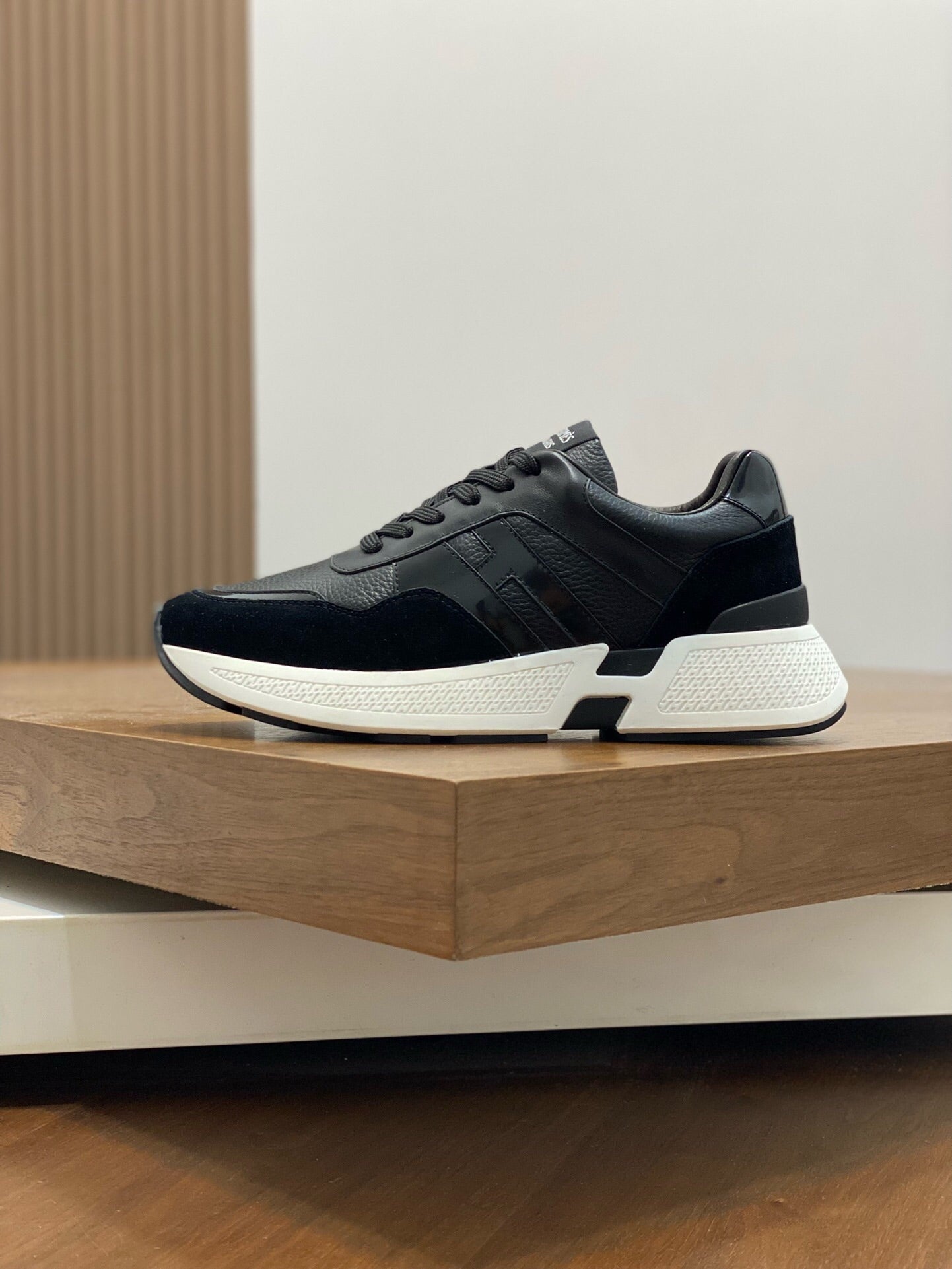 HM HOGAN SNEAKER BLACK CALFSKIN AND SUEDE