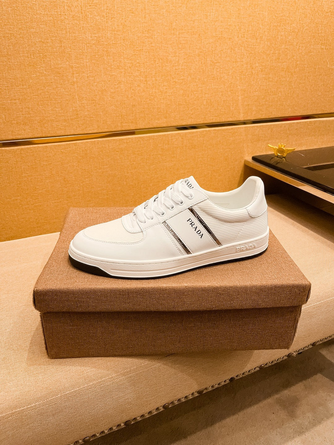 PRA SNEAKER IN WHITE CALFSKIN AND MESH BREATHABLE FABRIC