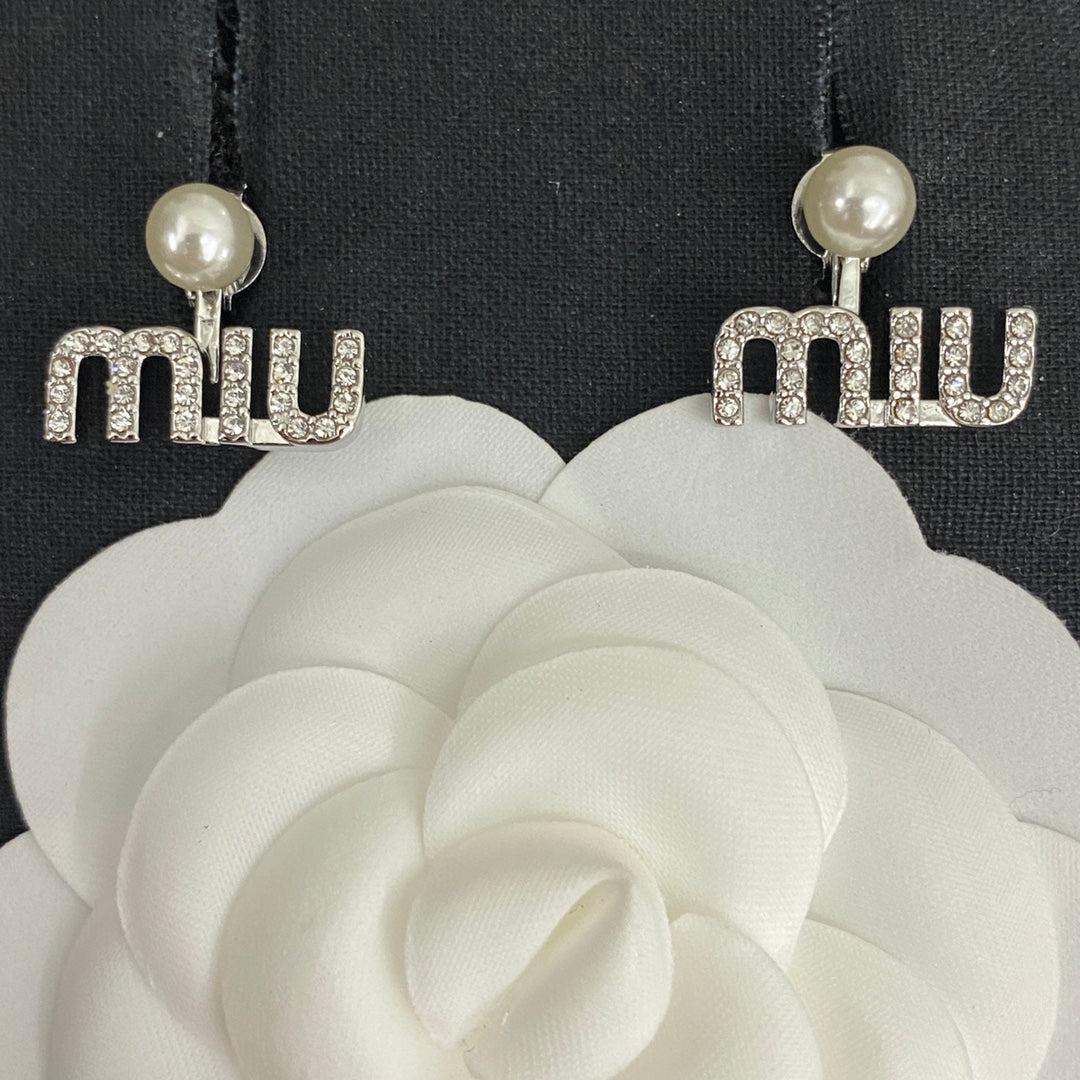 MIUMIU 26S PEARL LOGO DROP EARRINGS WITH CRYSTALS IN SILVER TONE METAL 625655