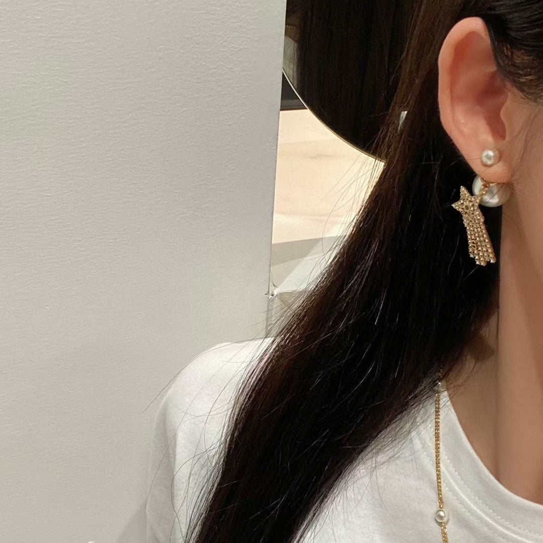 CD 26S STAR CRYSTAL FRINGE PEARL EARRINGS IN GOLD TONE METAL 631052