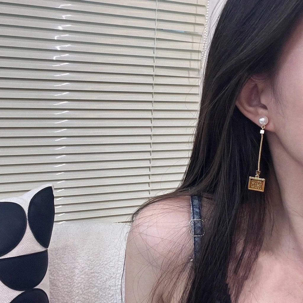 MIUMIU 26S PEARL BAR DROP LOGO EARRINGS IN GOLD TONE METAL 629846