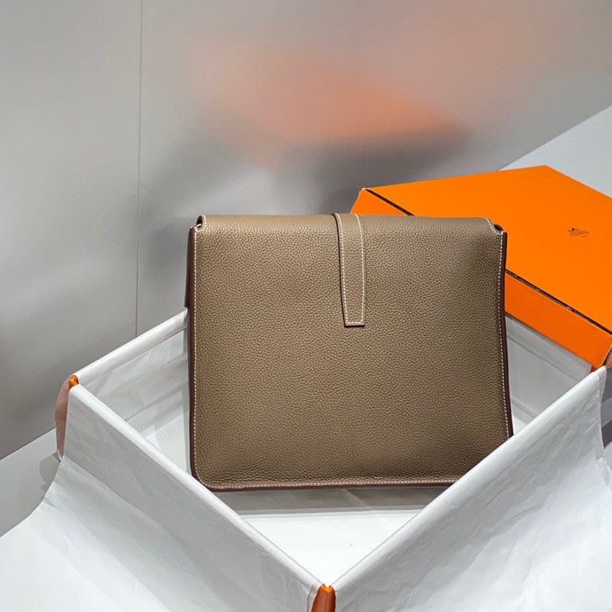 STEVE LIGHT JUNIOR MESSENGER BAG 27 IN ALEZAN TOGO CALFSKIN
