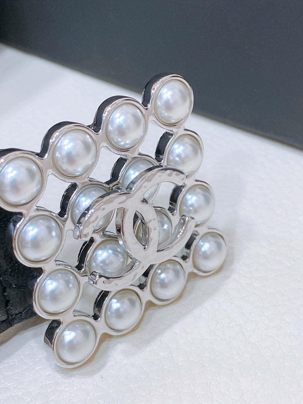 CC BELT 30 MM IN BLACK CALFSKIN SILVER HARDWARE ATTACH PEARLS