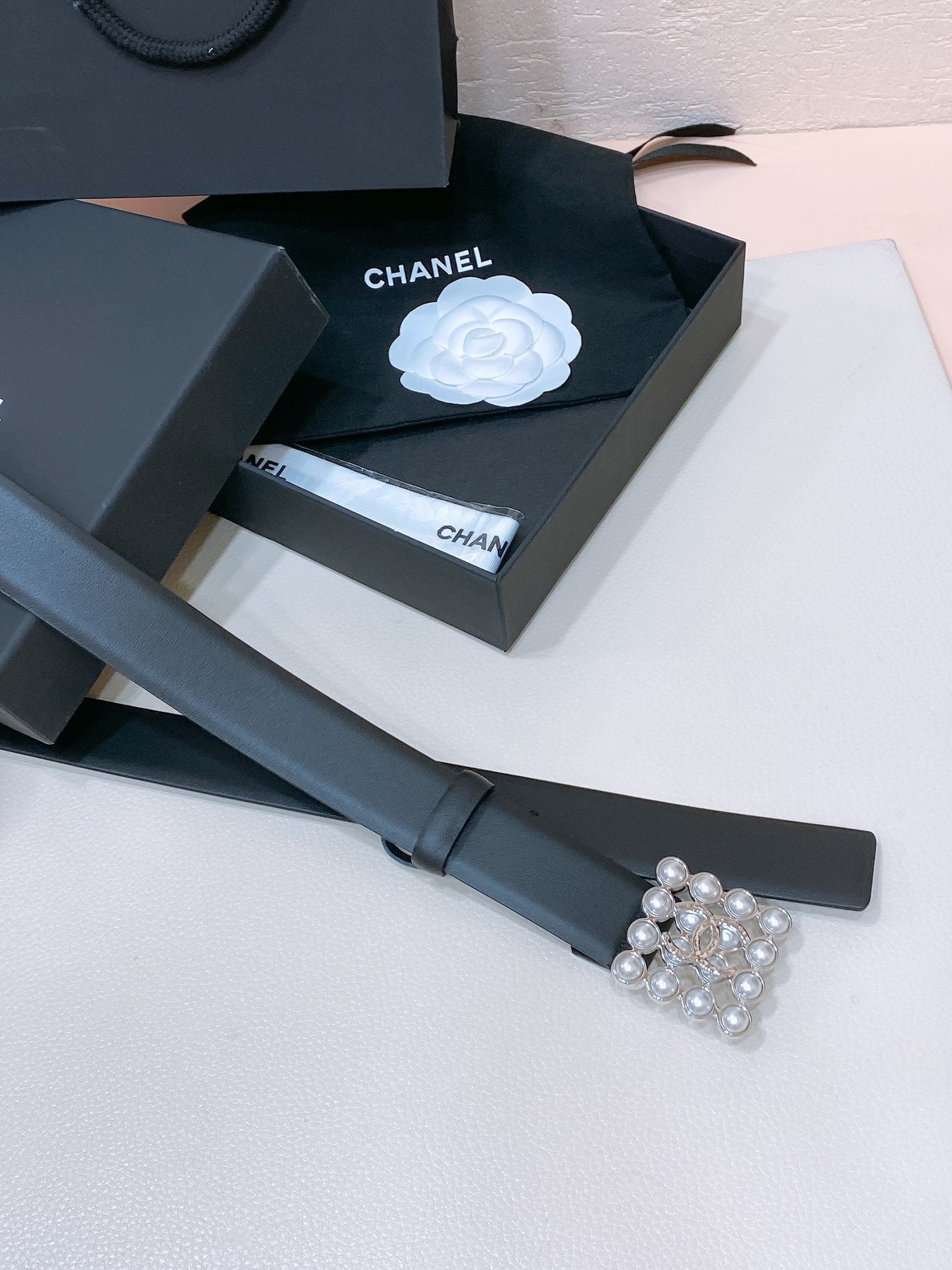 CC BELT 30 MM IN BLACK CALFSKIN SILVER HARDWARE ATTACH PEARLS
