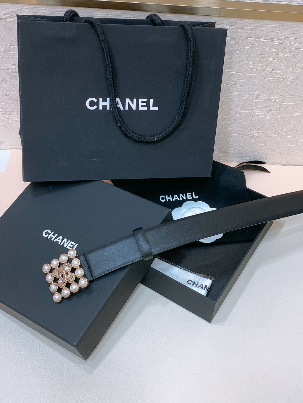 CC BELT 30 MM IN BLACK CALFSKIN GOLD HARDWARE ATTACH PEARLS