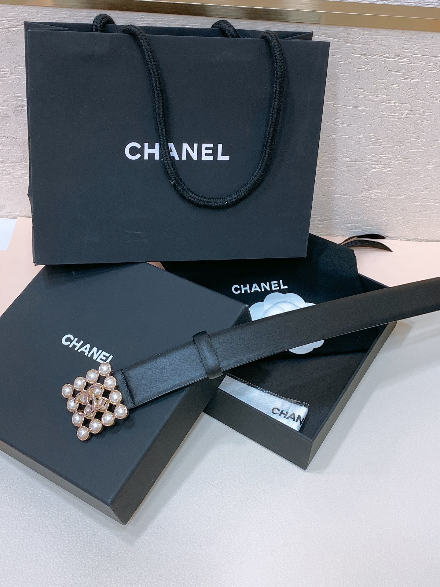 CC BELT 30 MM IN BLACK CALFSKIN GOLD HARDWARE ATTACH PEARLS