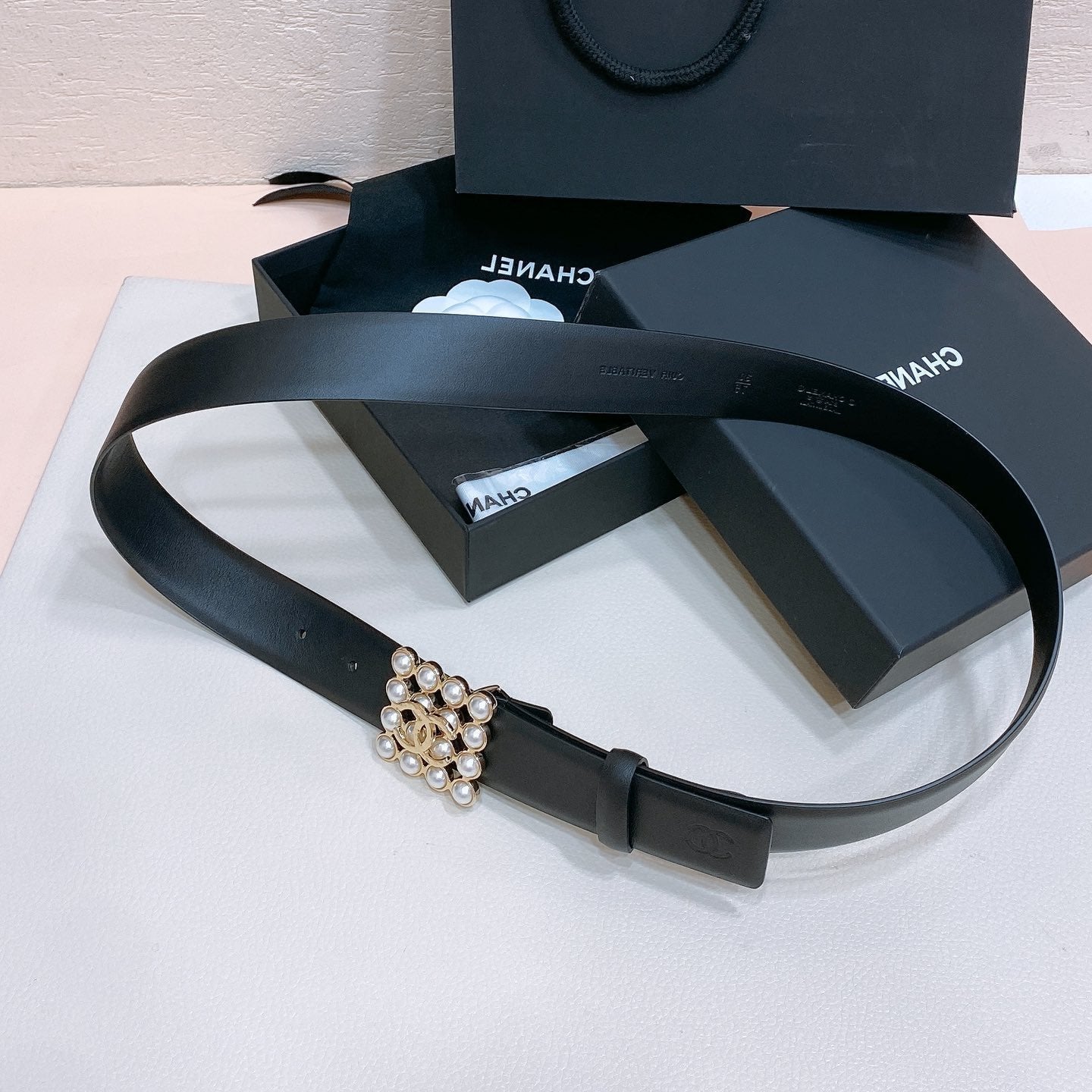 CC BELT 30 MM IN BLACK CALFSKIN GOLD HARDWARE ATTACH PEARLS