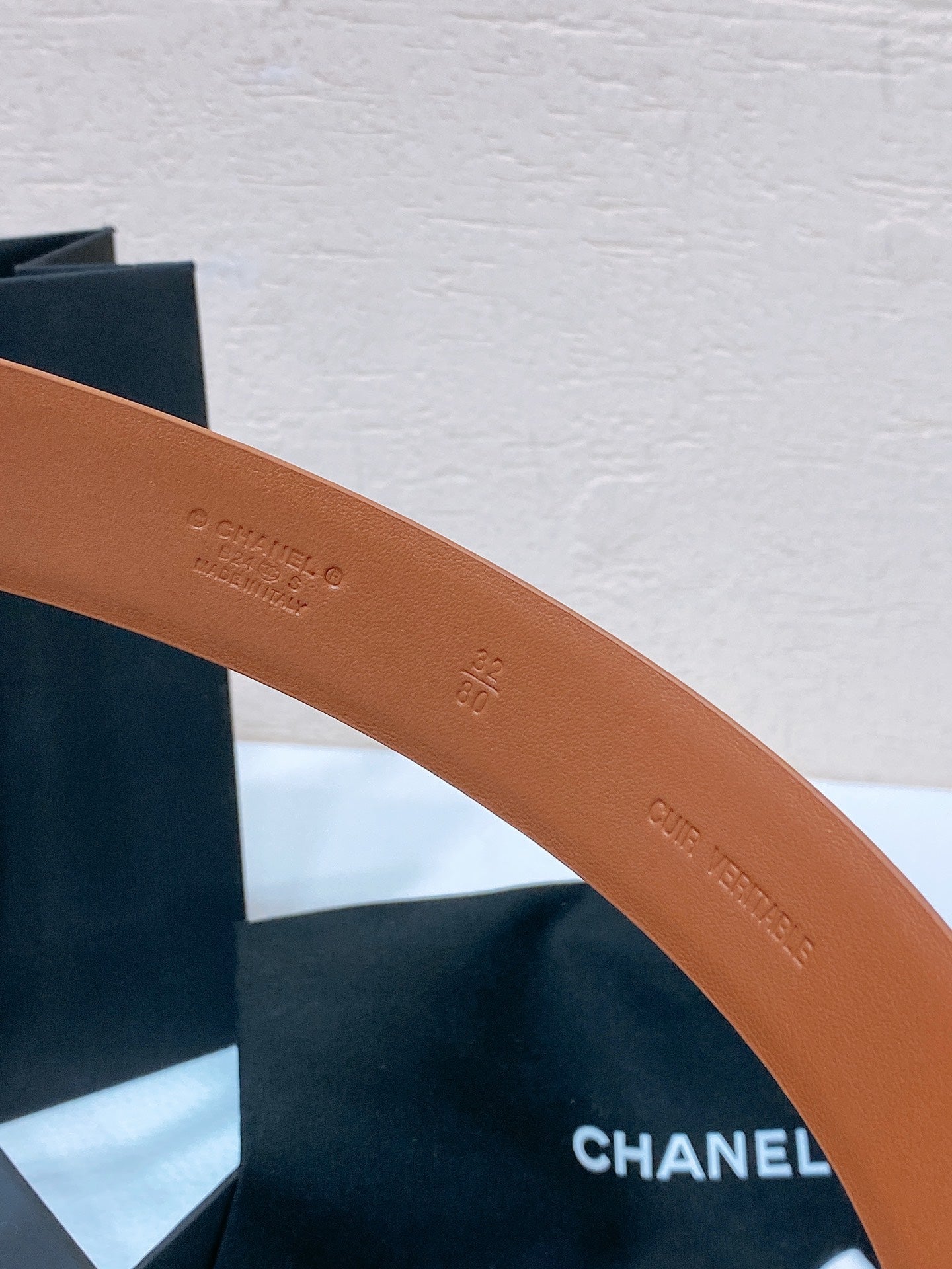 CC BELT 30 MM IN BRONZE BROWN CALFSKIN WITH COLORFUL RHINSTONES METAL LOGO