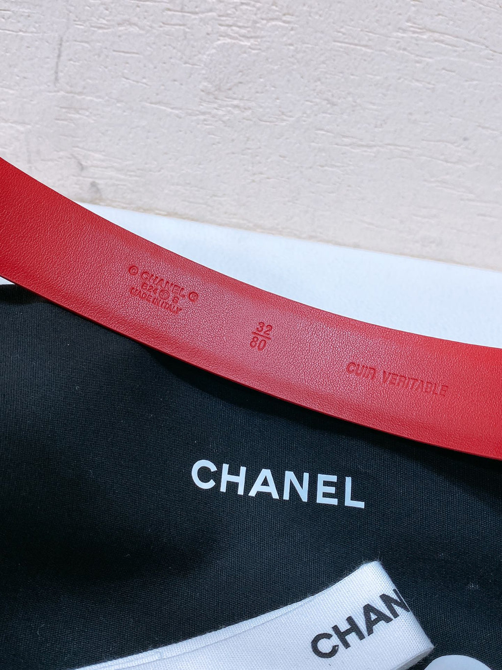 CC BELT 30 MM IN CHERRY RED CALFSKIN WITH COLORFUL RHINSTONES METAL LOGO
