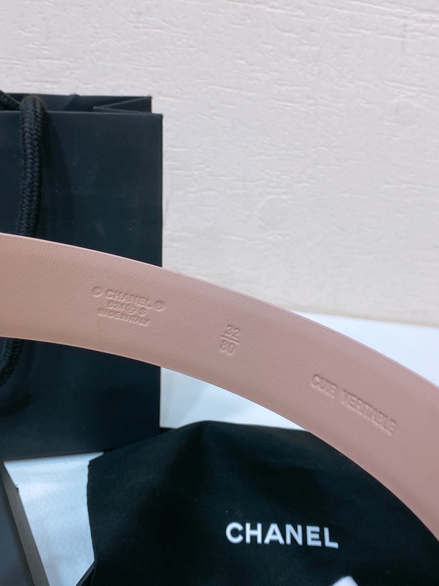 CC BELT 30 MM IN PEACHY PINK CALFSKIN WITH COLORFUL RHINSTONES METAL LOGO