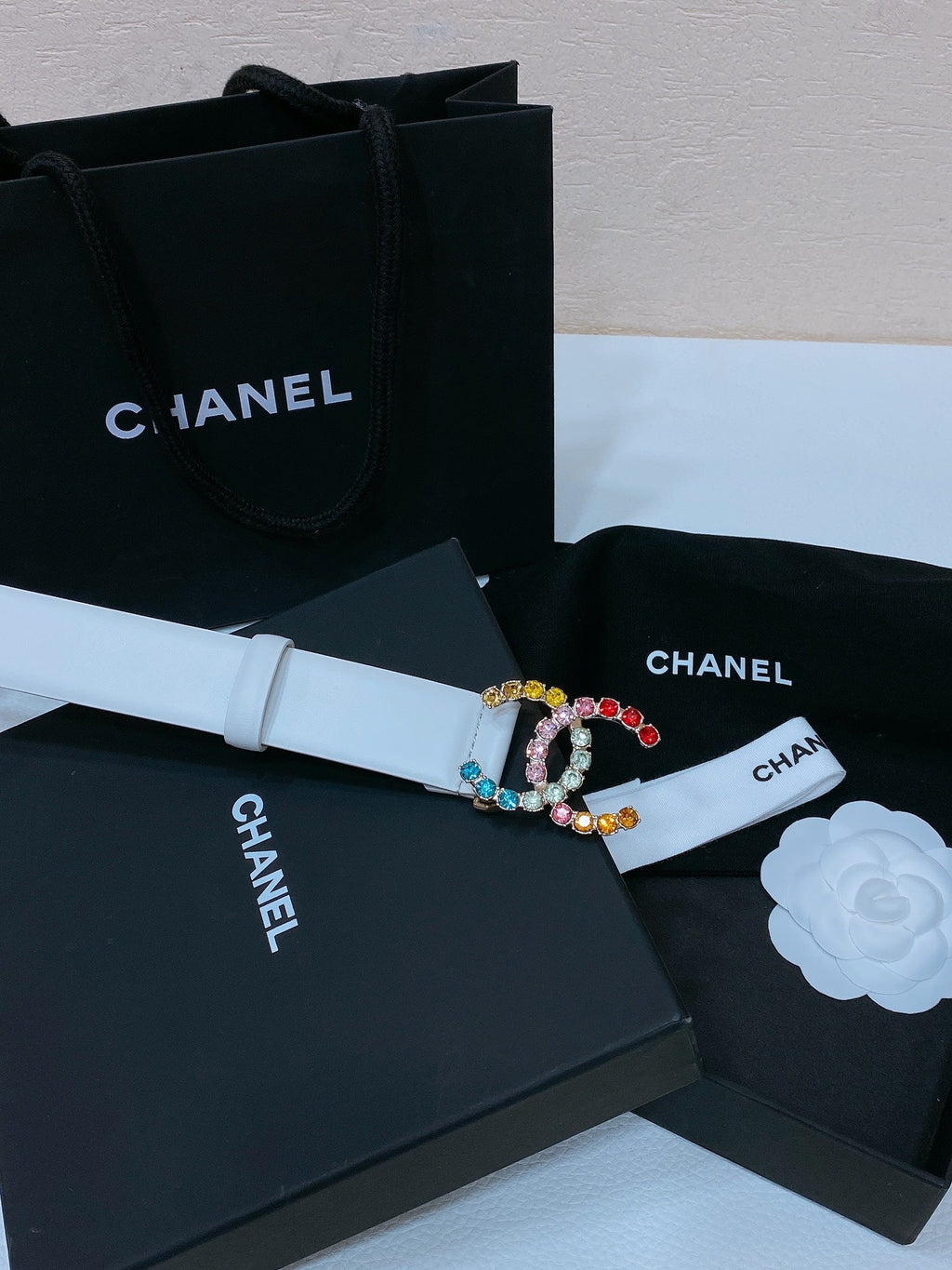 CC BELT 30 MM IN WHITE CALFSKIN WITH COLORFUL RHINSTONES METAL LOGO