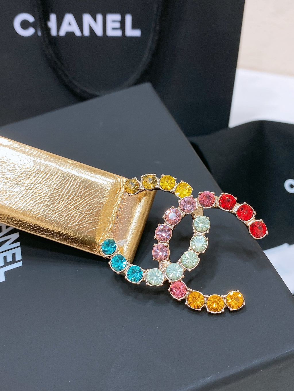 CC BELT 30 MM IN GOLD CALFSKIN WITH COLORFUL RHINSTONES METAL LOGO