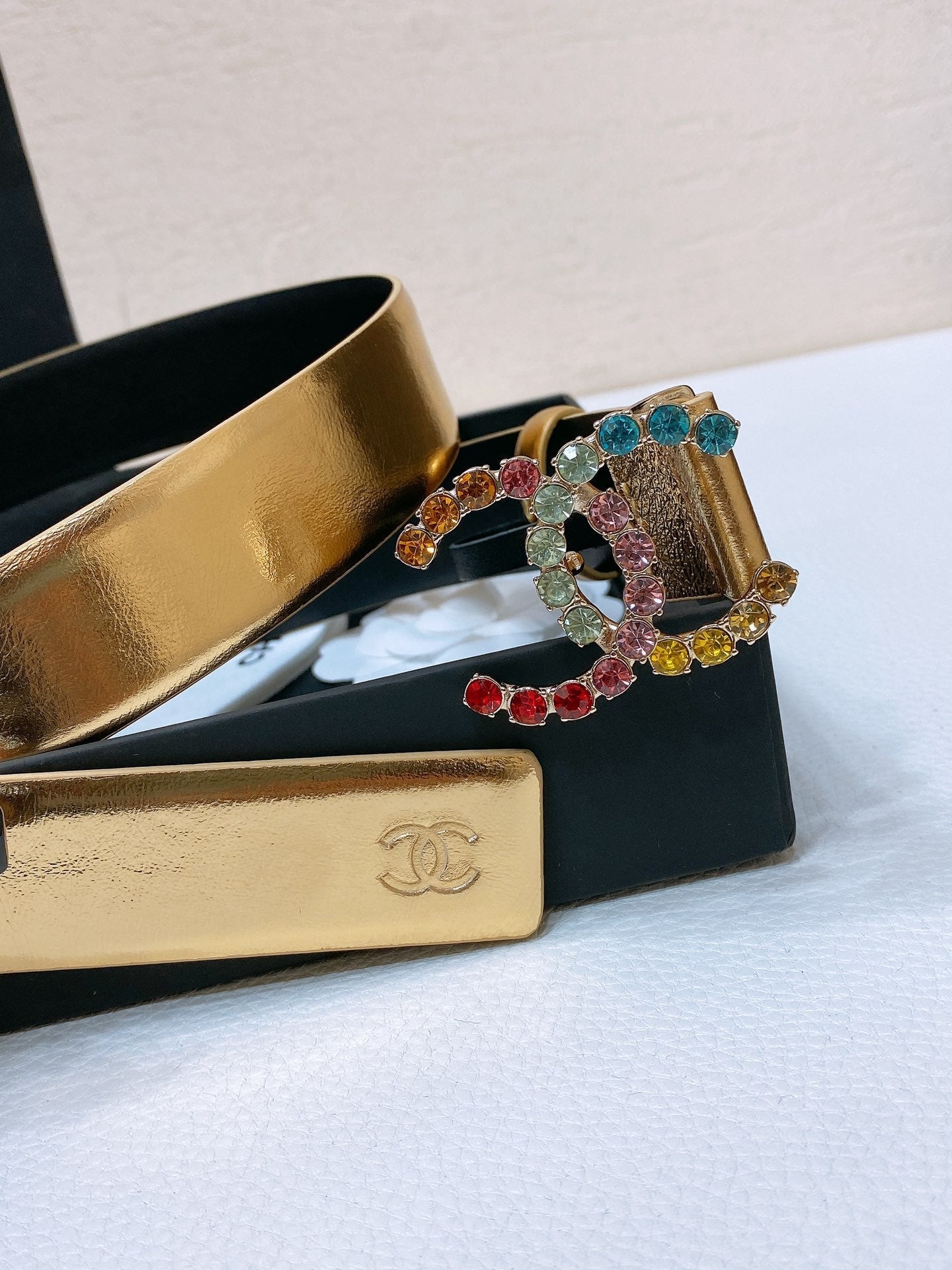 CC BELT 30 MM IN GOLD CALFSKIN WITH COLORFUL RHINSTONES METAL LOGO