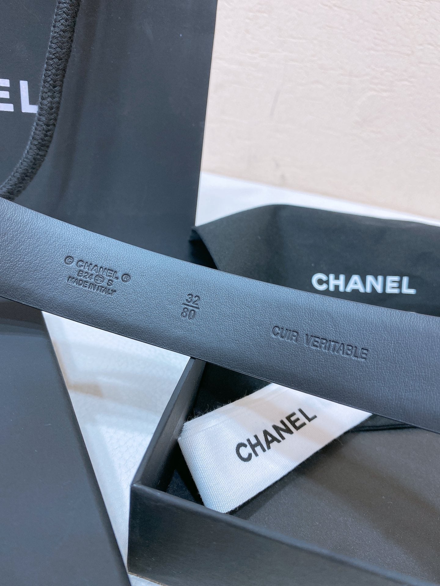 CC BELT 30 MM IN BLACK CALFSKIN WITH COLORFUL RHINSTONES METAL LOGO