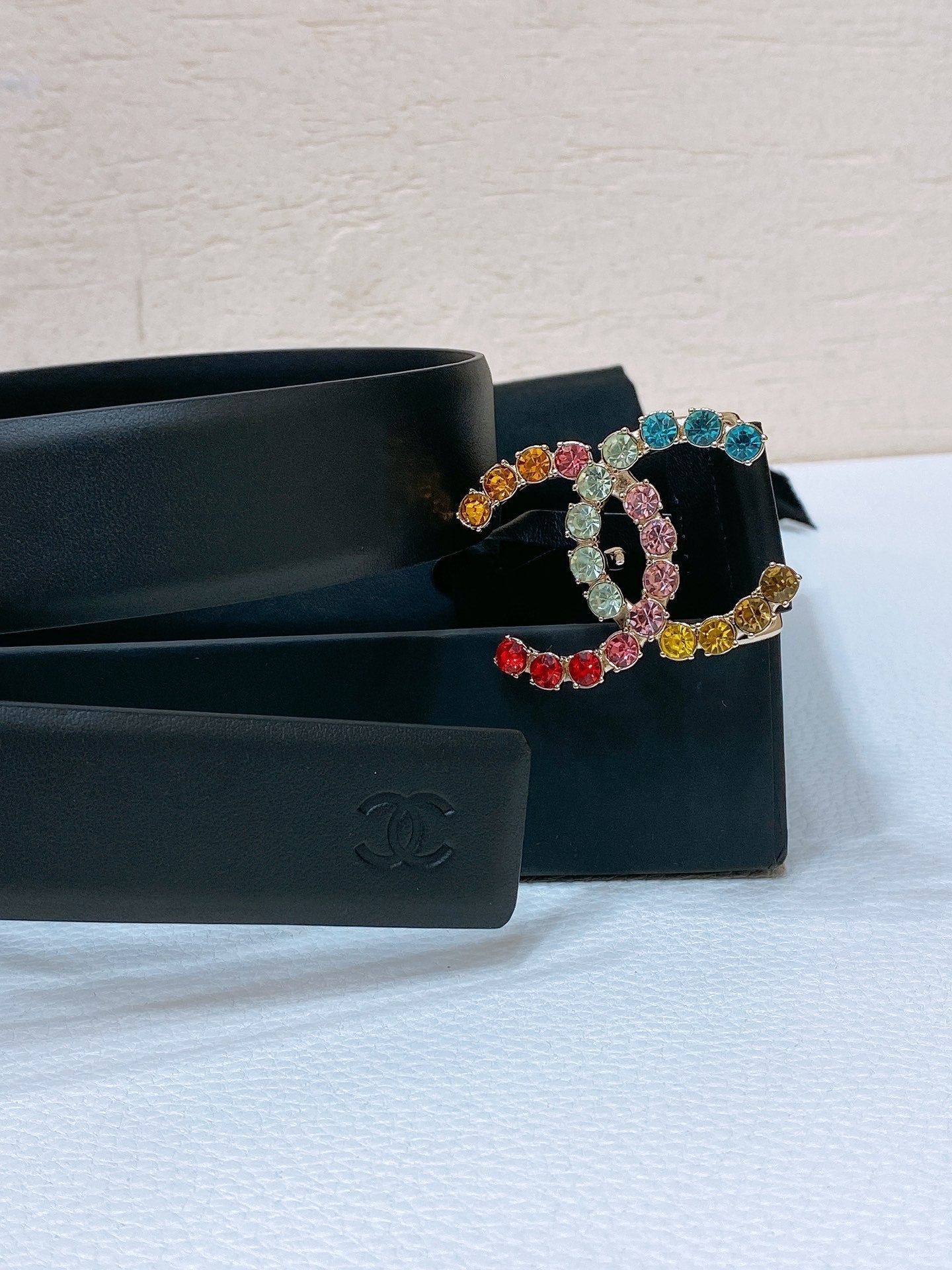CC BELT 30 MM IN BLACK CALFSKIN WITH COLORFUL RHINSTONES METAL LOGO