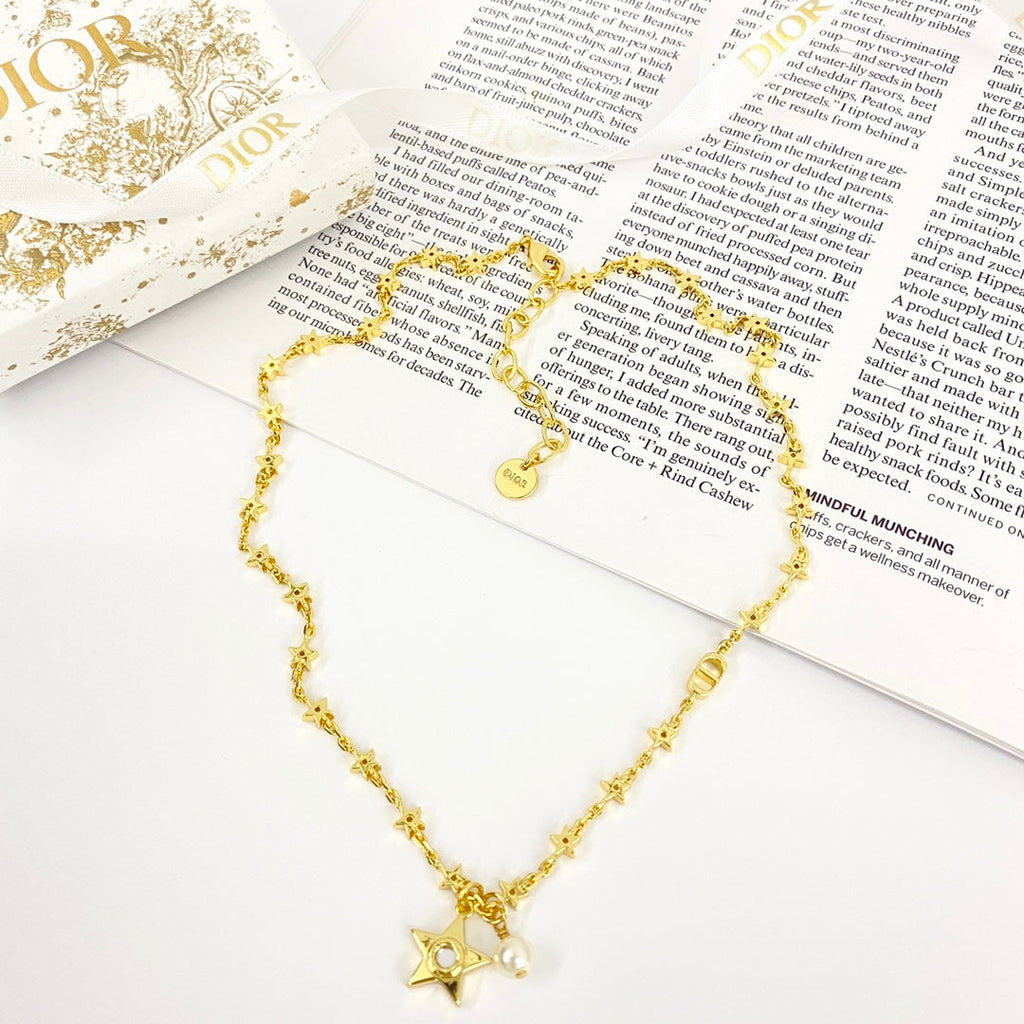 CD 26S STAR CHAIN PEARL PENDANT NECKLACE IN GOLD TONE METAL 631051