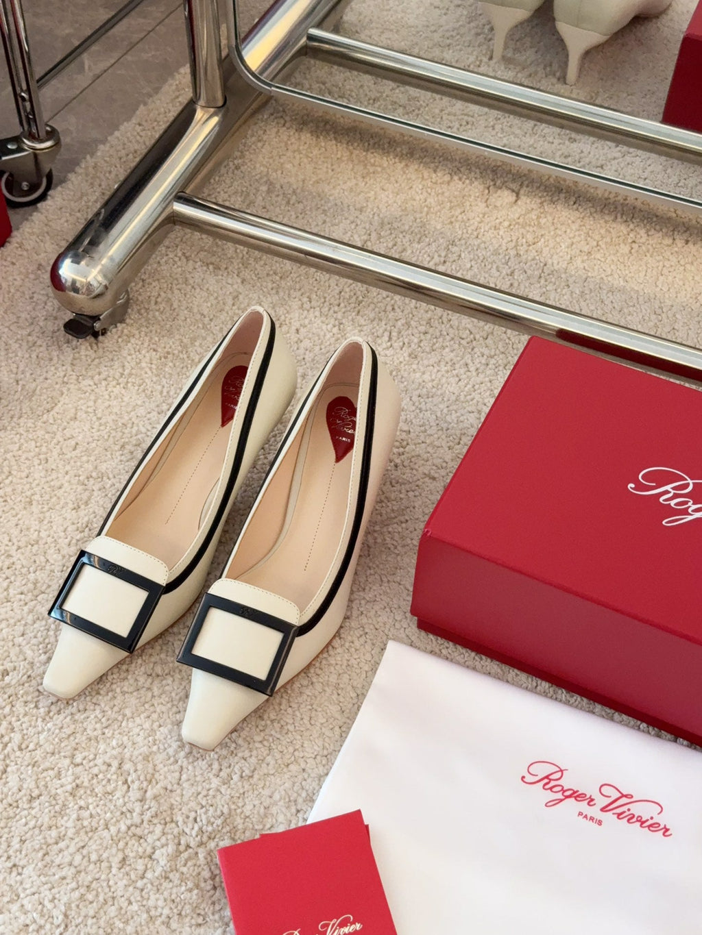 VIV’ CANARD PUMPS IN OFF WHITE SHINY CALFSKIN
