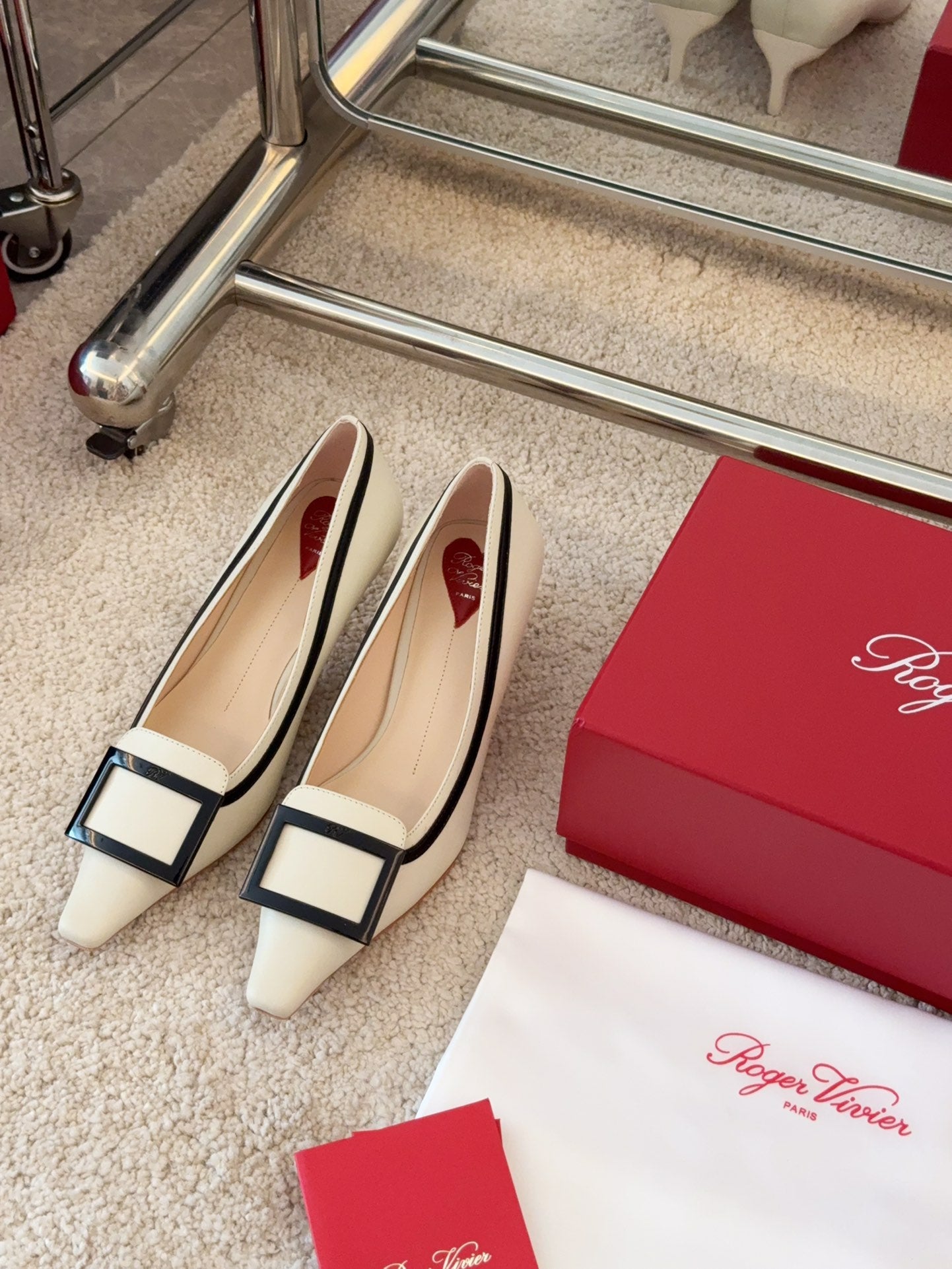 VIV’ CANARD PUMPS IN OFF WHITE SHINY CALFSKIN