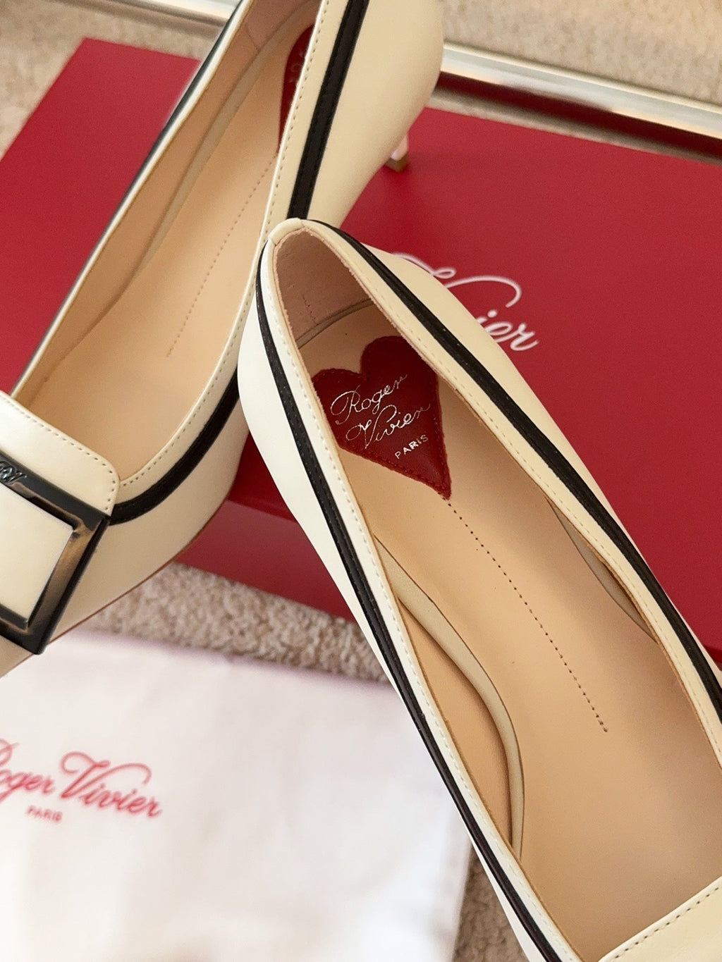 VIV’ CANARD PUMPS IN OFF WHITE SHINY CALFSKIN