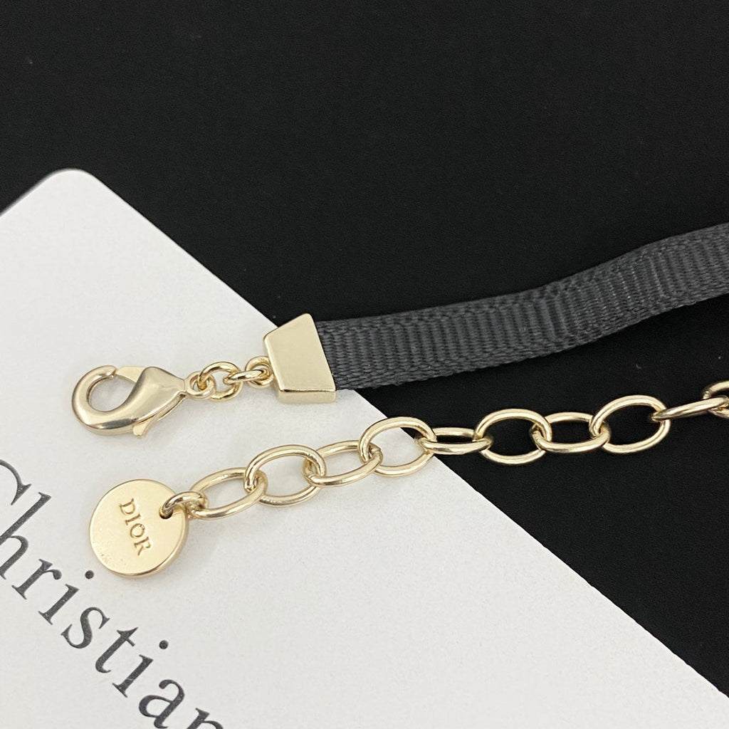 CD 26S PEARL DROP CHOKER NECKLACE IN GOLD TONE METAL 631050