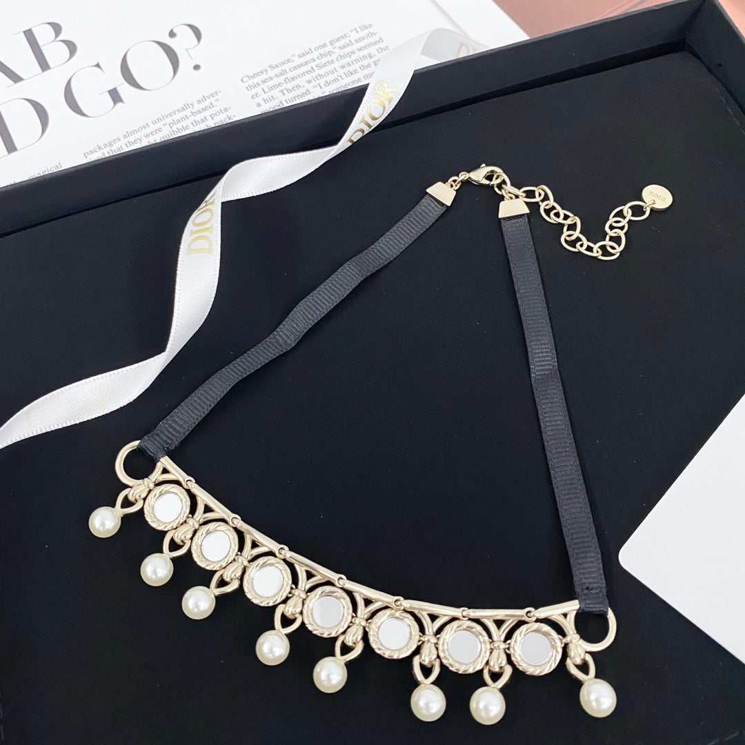 CD 26S PEARL DROP CHOKER NECKLACE IN GOLD TONE METAL 631050
