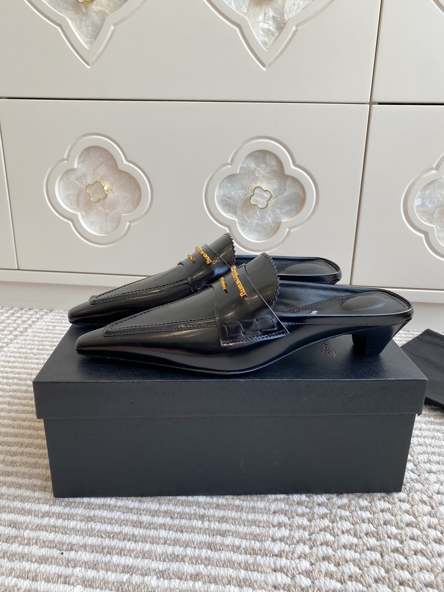 SQUARE-TOE MULES IN BLACK CALFSKIN