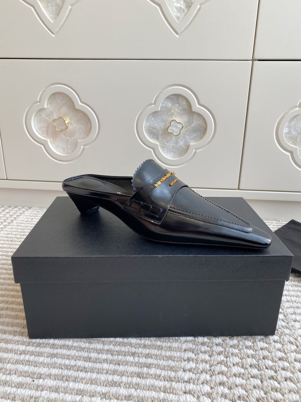 SQUARE-TOE MULES IN BLACK CALFSKIN