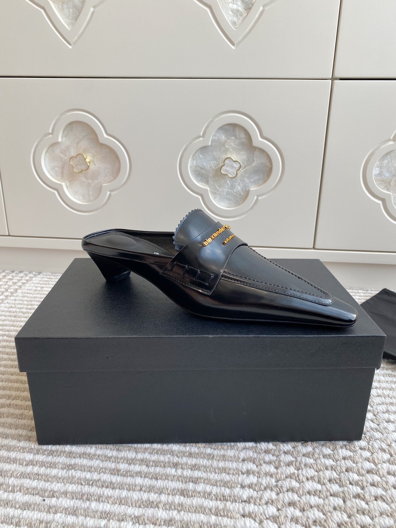 SQUARE-TOE MULES IN BLACK CALFSKIN