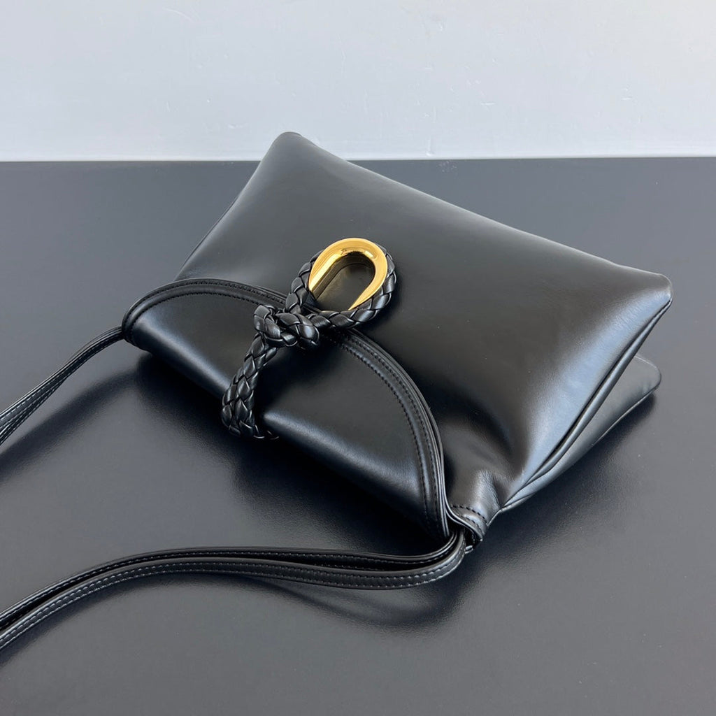SMALL LIBERTA 27 IN BLACK SMOOTH CALFSKIN GOLD HARDWARE